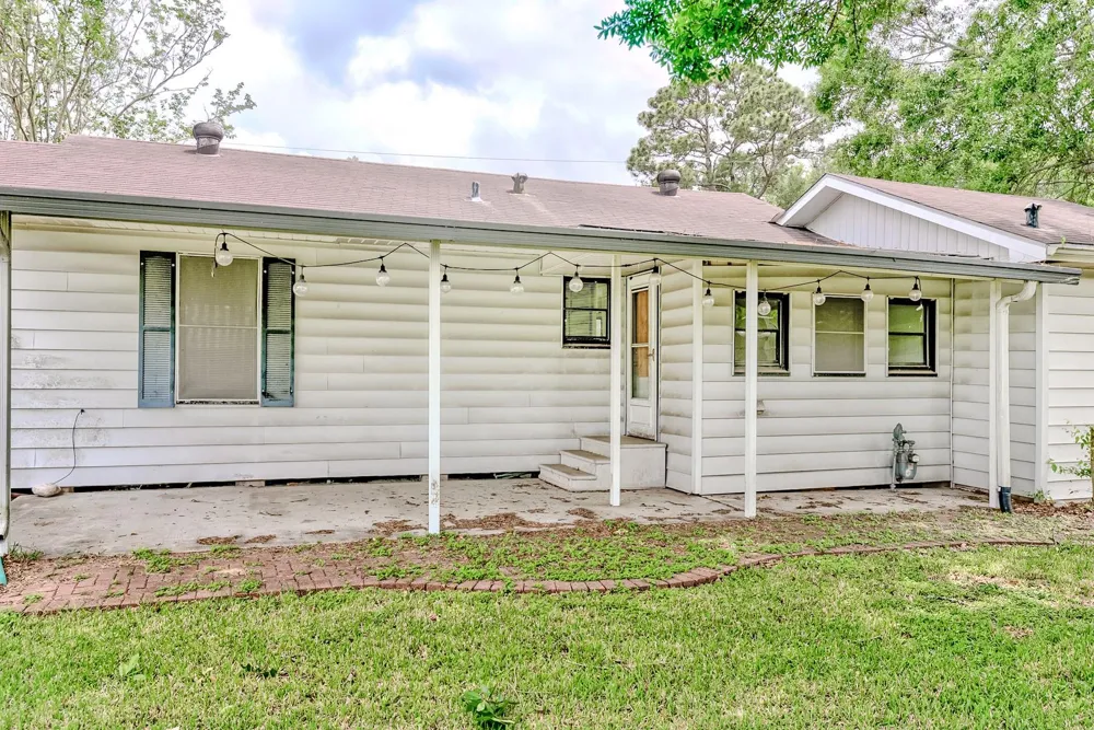 1504 Avenue K Nederland, TX 77627