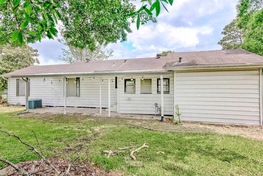 1504 Avenue K Nederland, TX 77627
