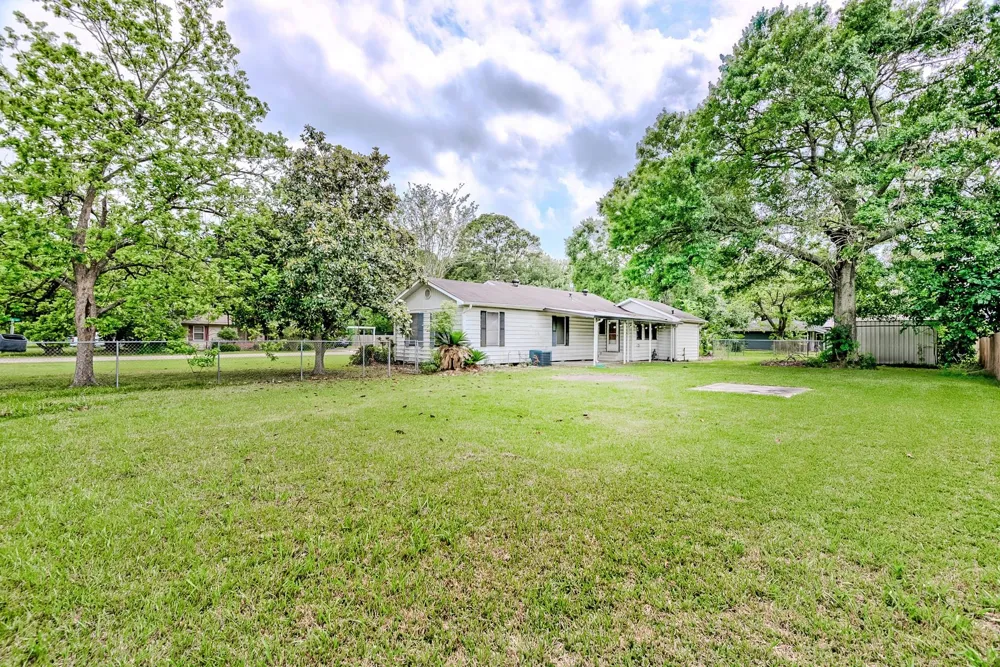 1504 Avenue K Nederland, TX 77627