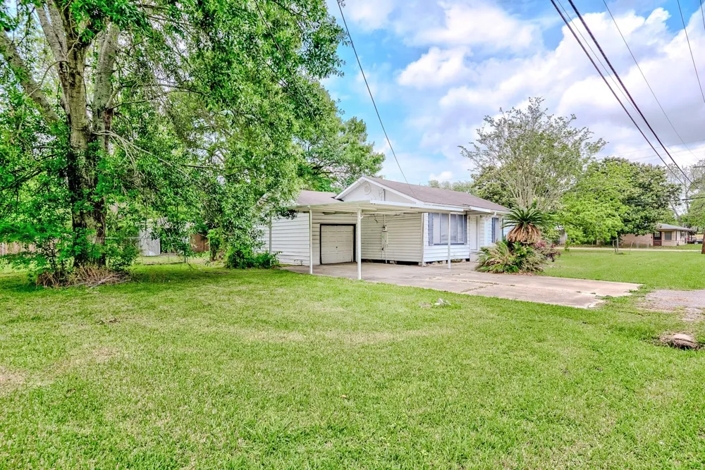 1504 Avenue K Nederland, TX 77627