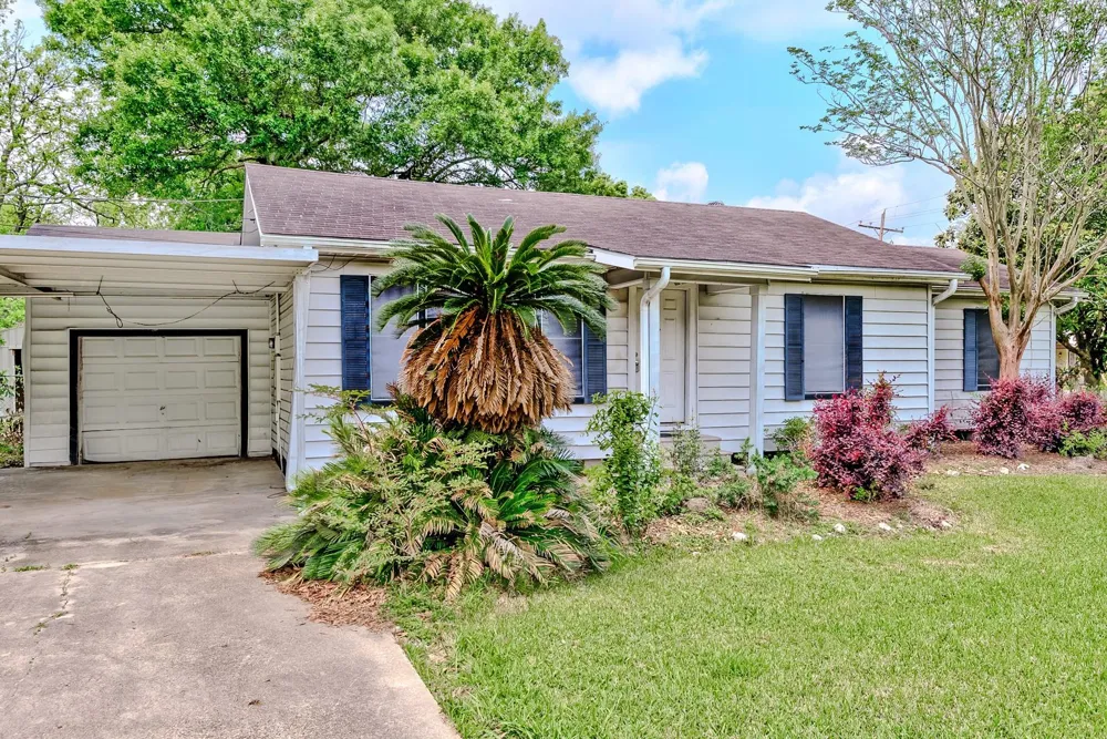 1504 Avenue K Nederland, TX 77627