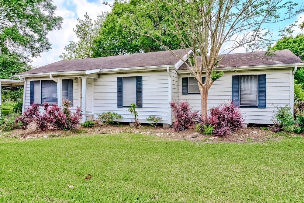 1504 Avenue K Nederland, TX 77627