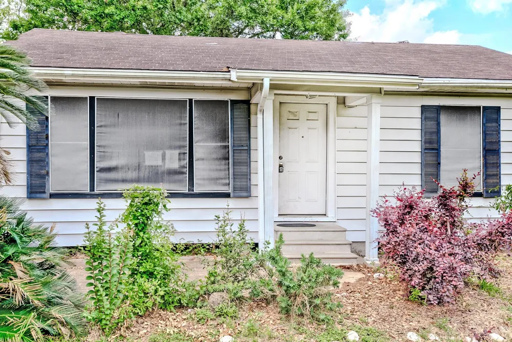 1504 Avenue K Nederland, TX 77627