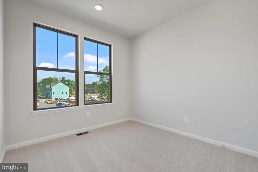 6947 GLADEBROOK RD Brandywine, MD 20613