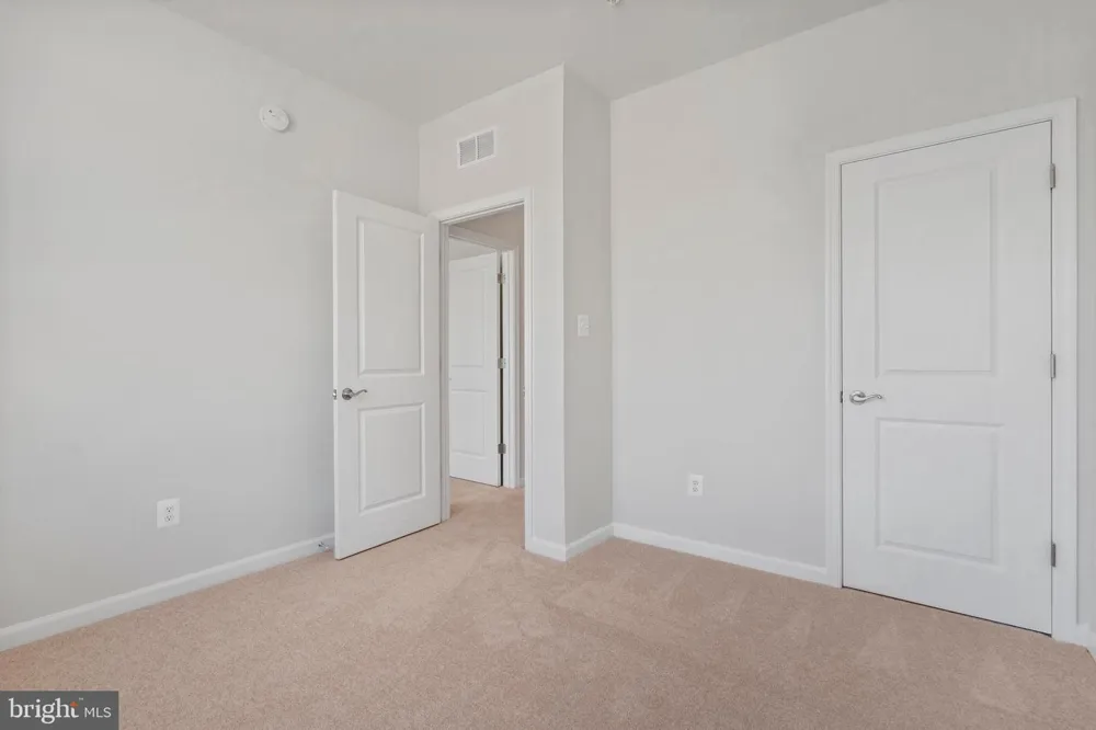 6947 GLADEBROOK RD Brandywine, MD 20613