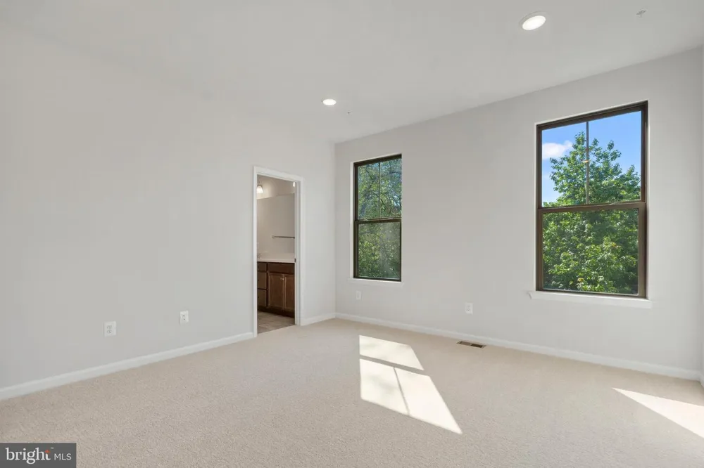 6947 GLADEBROOK RD Brandywine, MD 20613