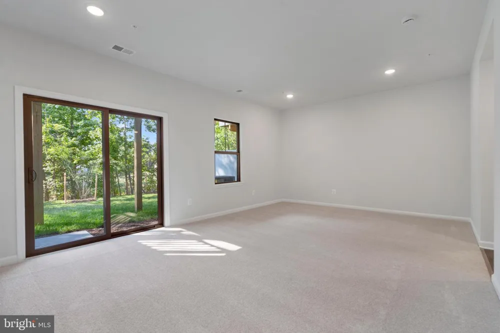 6947 GLADEBROOK RD Brandywine, MD 20613