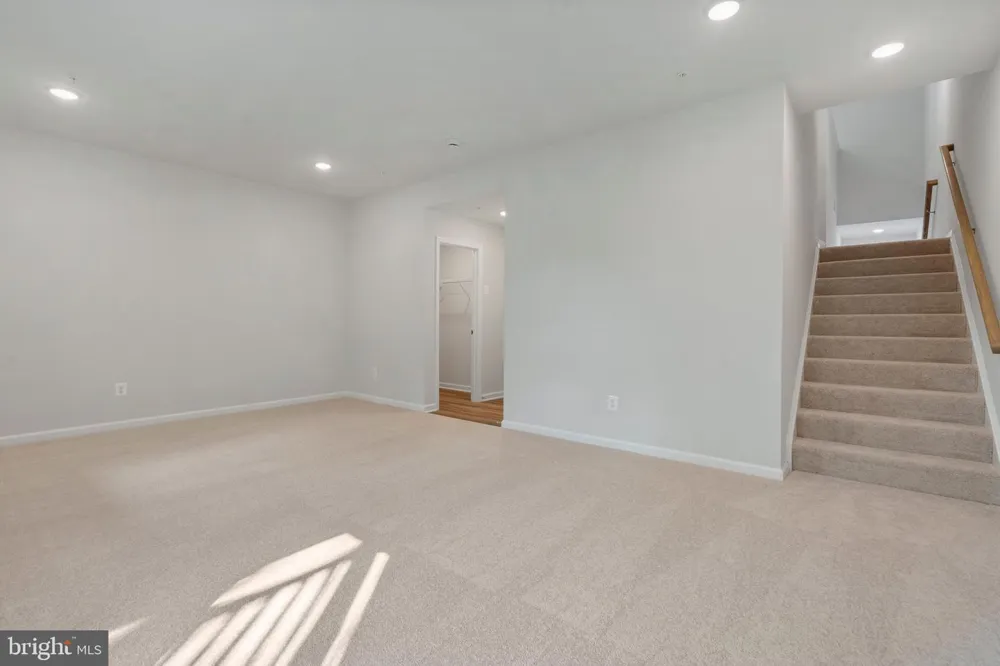 6947 GLADEBROOK RD Brandywine, MD 20613