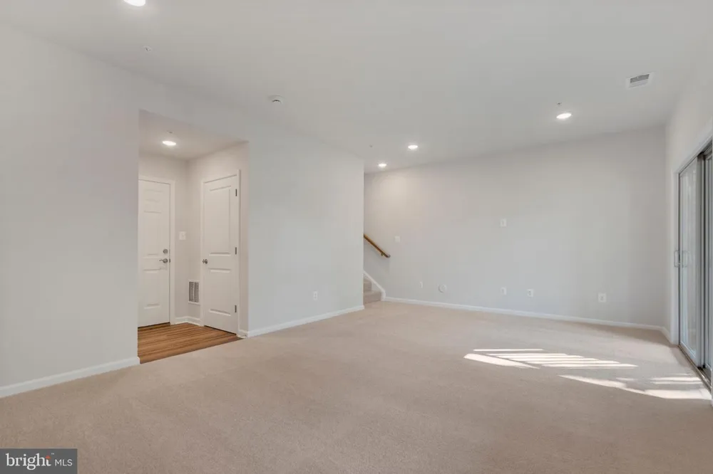 6947 GLADEBROOK RD Brandywine, MD 20613