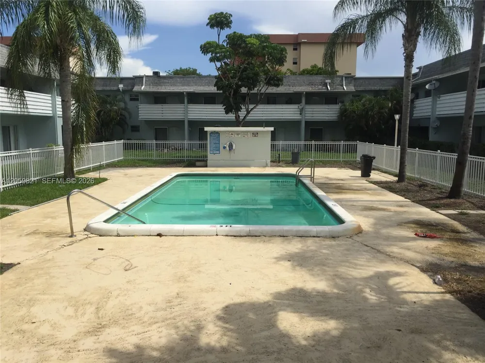 4251 NW 5th St #123 Plantation, FL 33317