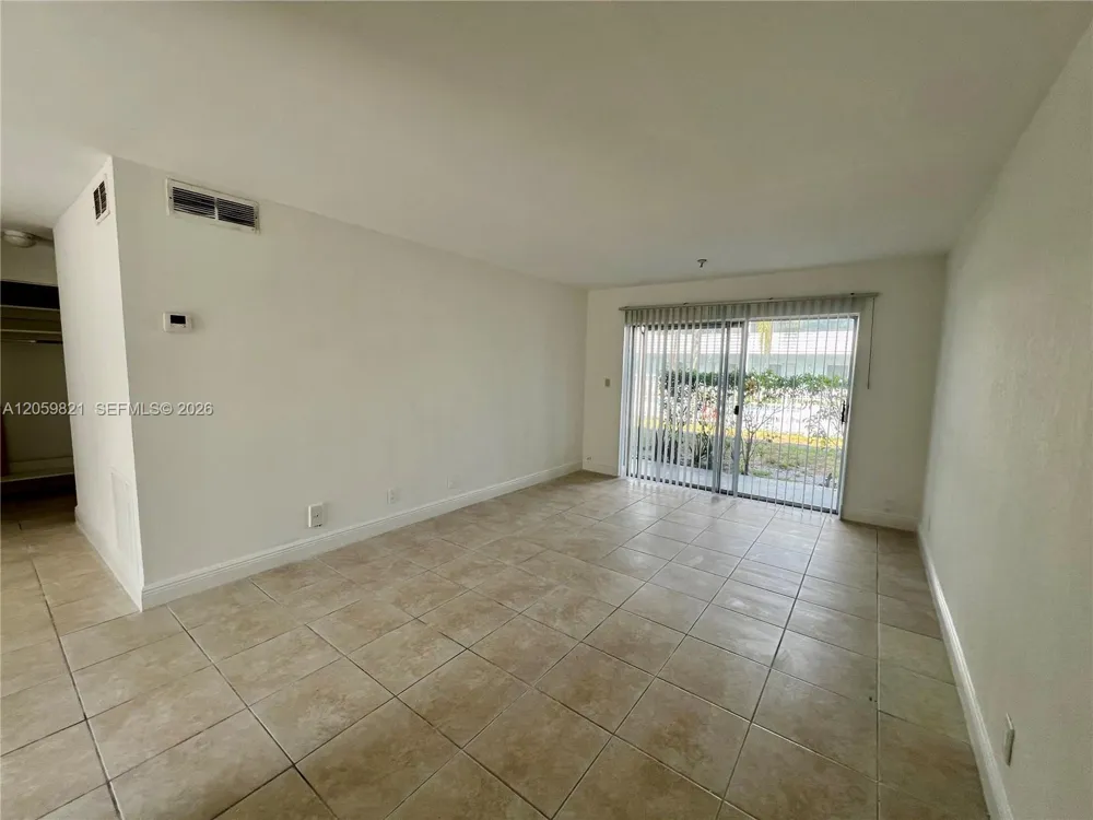 4251 NW 5th St #123 Plantation, FL 33317
