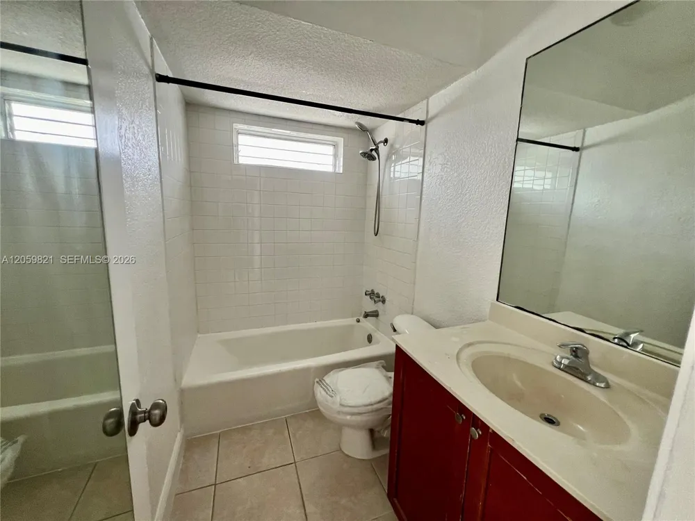4251 NW 5th St #123 Plantation, FL 33317