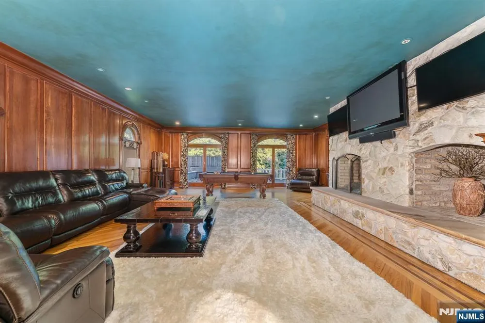 25 Wilshire Drive Sparta, NJ 07871