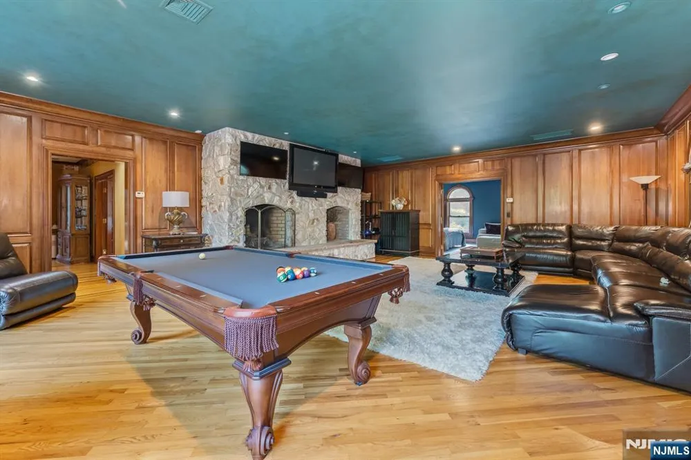 25 Wilshire Drive Sparta, NJ 07871