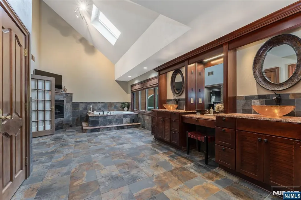 25 Wilshire Drive Sparta, NJ 07871