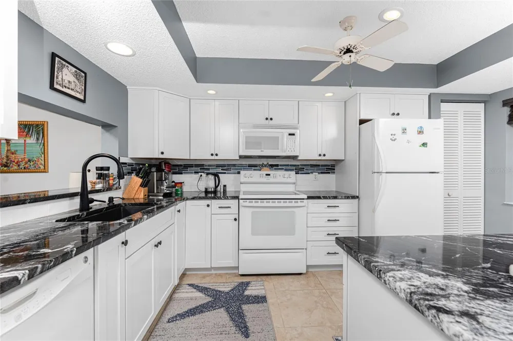 511 PINE HOLLOW CIRCLE #511 Englewood, FL 34223