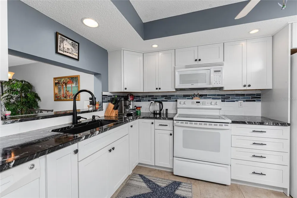 511 PINE HOLLOW CIRCLE #511 Englewood, FL 34223