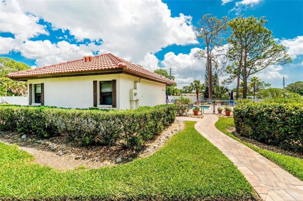 511 PINE HOLLOW CIRCLE #511 Englewood, FL 34223