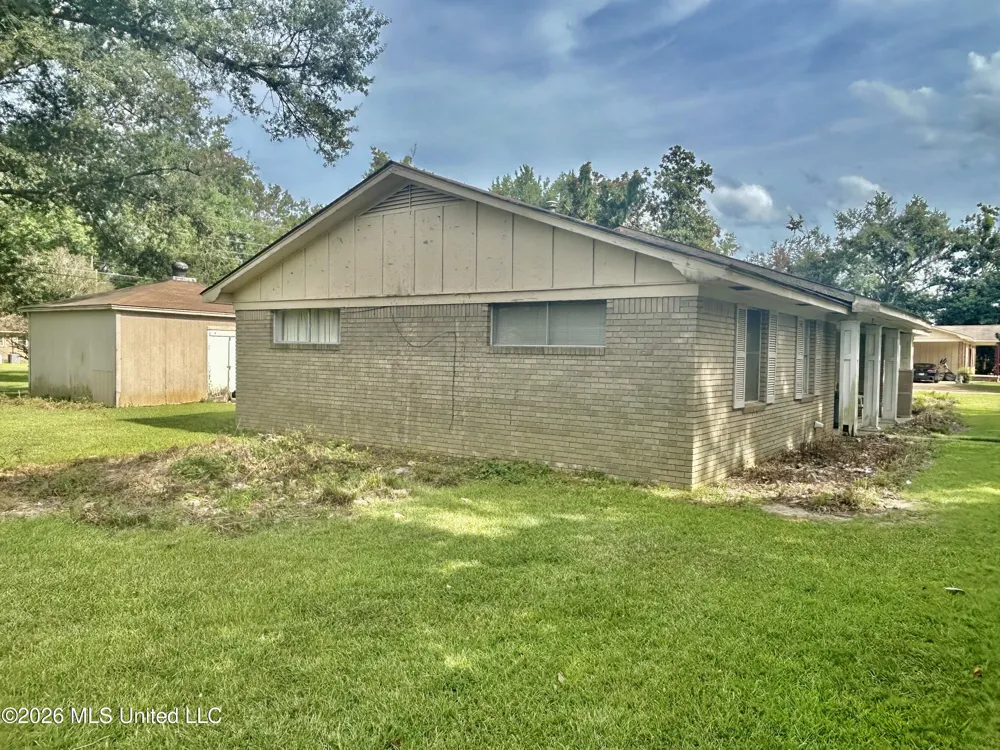 27 Sunset Circle Greenwood, MS 38930