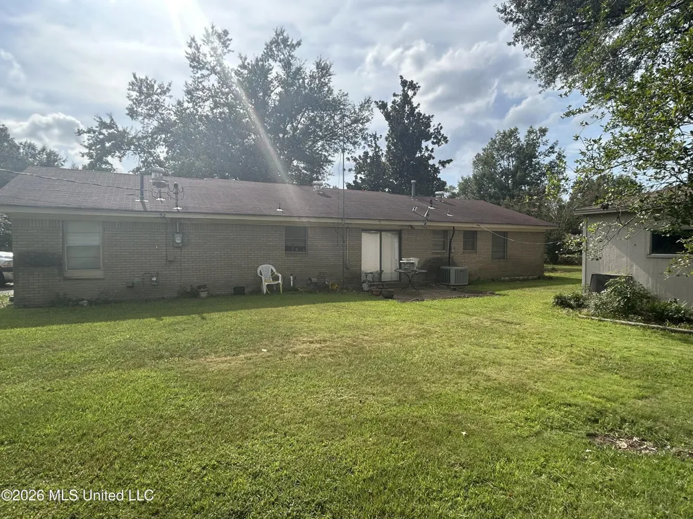 27 Sunset Circle Greenwood, MS 38930
