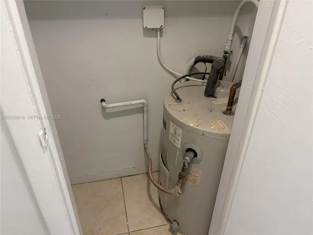 613 NW 5 CT Hallandale Beach, FL 33009