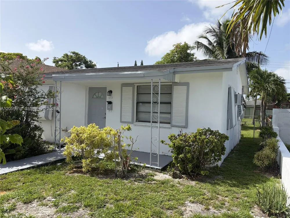 613 NW 5 CT Hallandale Beach, FL 33009