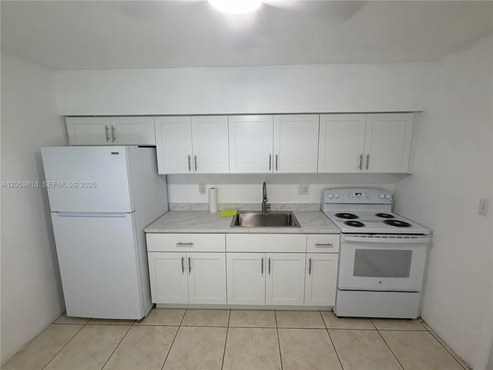 613 NW 5 CT Hallandale Beach, FL 33009