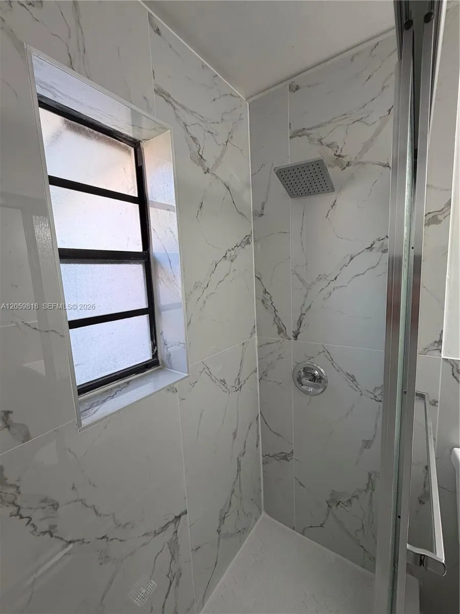 613 NW 5 CT Hallandale Beach, FL 33009