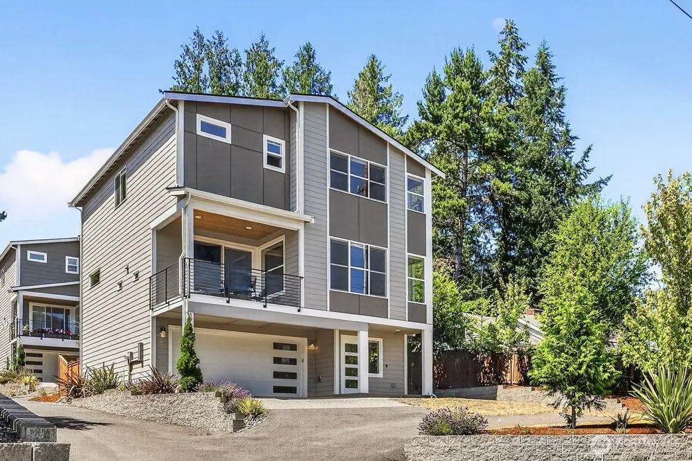 17051 8th Avenue NE Shoreline, WA 98155