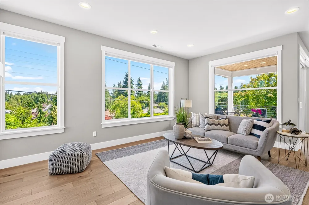 17051 8th Avenue NE Shoreline, WA 98155