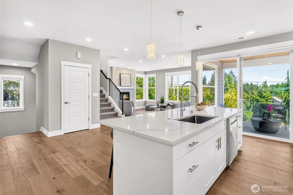 17051 8th Avenue NE Shoreline, WA 98155