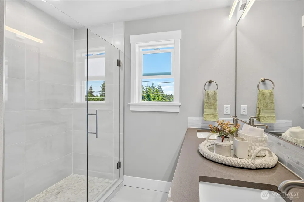 17051 8th Avenue NE Shoreline, WA 98155