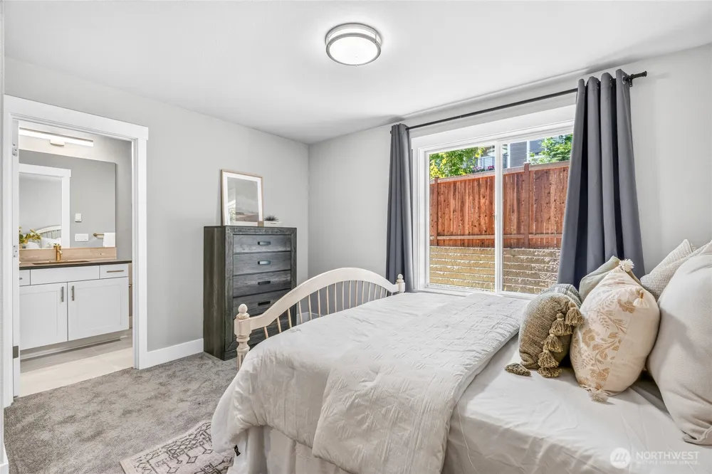 17051 8th Avenue NE Shoreline, WA 98155