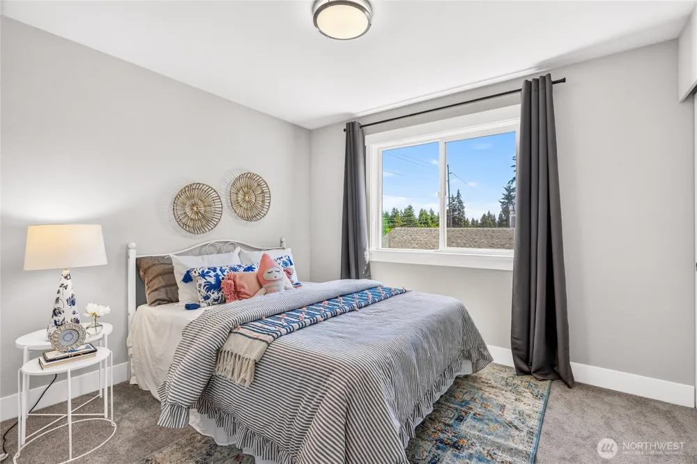 17051 8th Avenue NE Shoreline, WA 98155