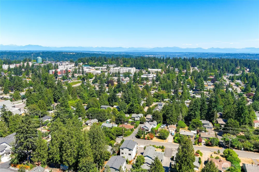 17051 8th Avenue NE Shoreline, WA 98155