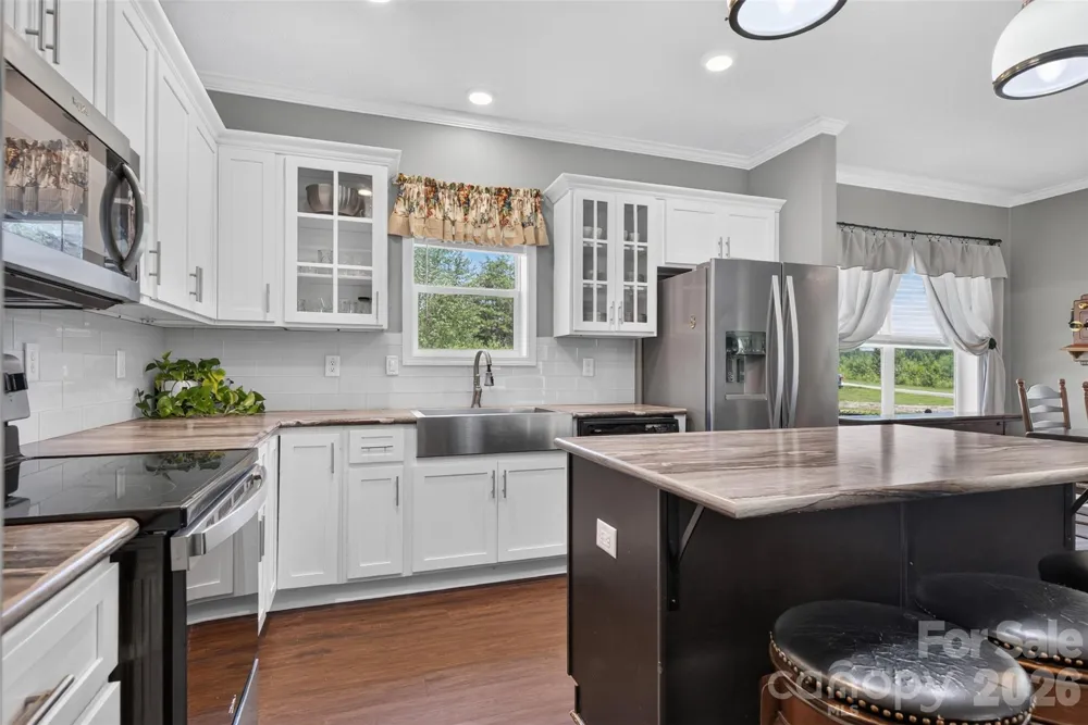 1568 John Smith Road Columbus, NC 28722