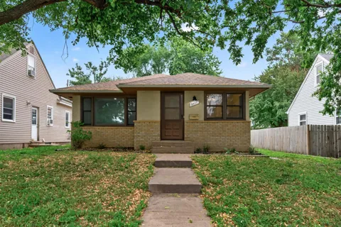 5037 4th Street NE