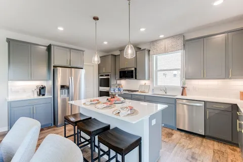 916 Foxglove Terrace