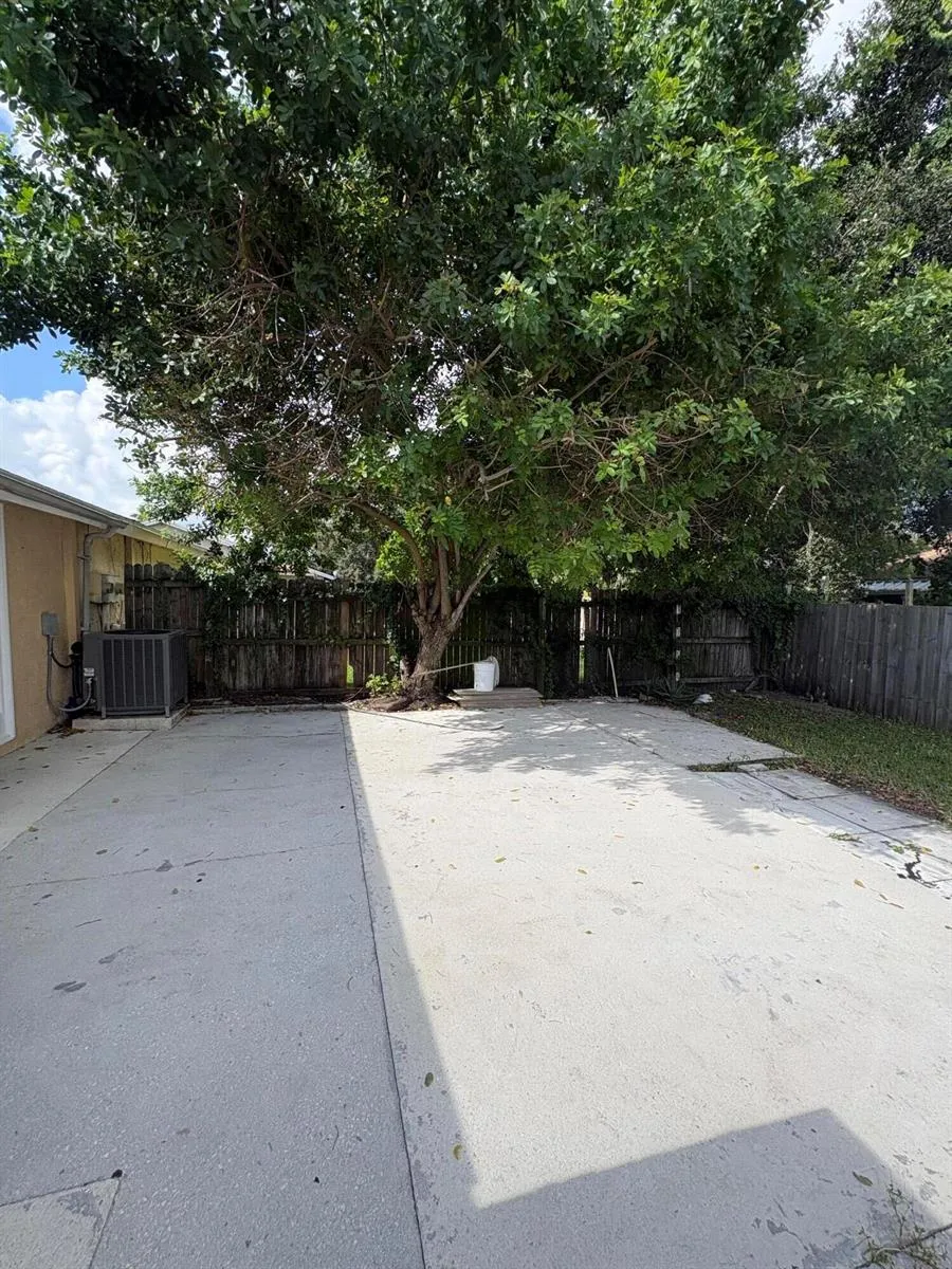 3801 Van Cott Circle West Palm Beach, FL 33403