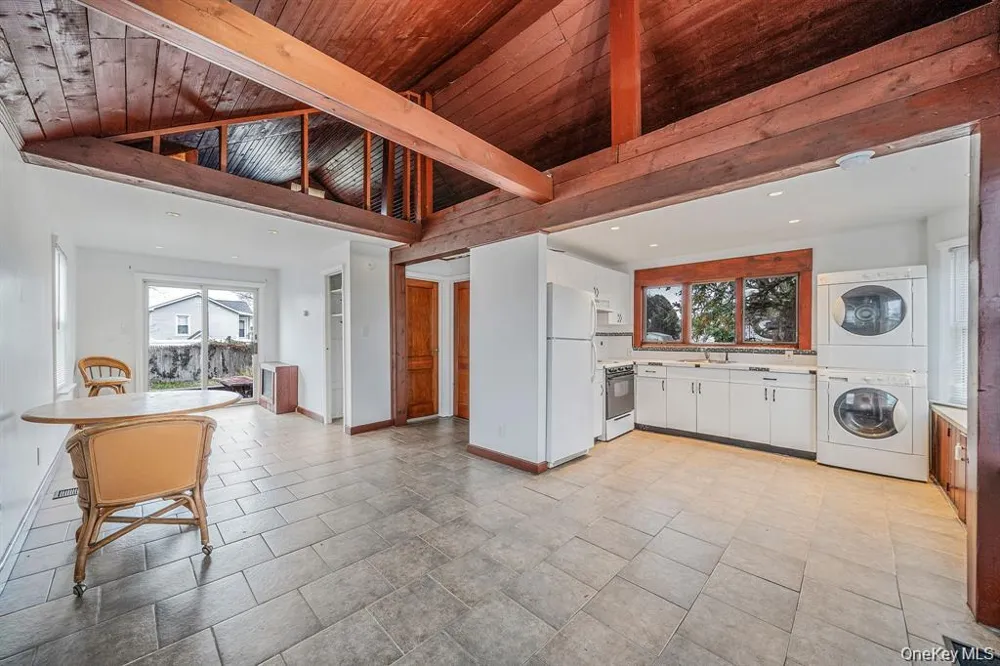 8 Eastern  concourse Amityville, NY 11701