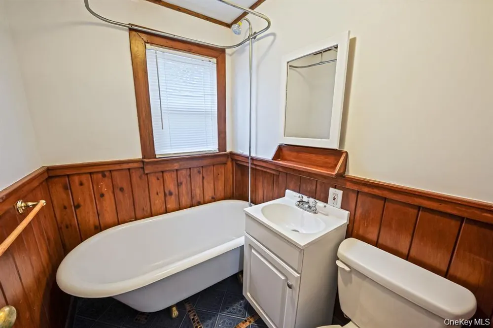 8 Eastern  concourse Amityville, NY 11701