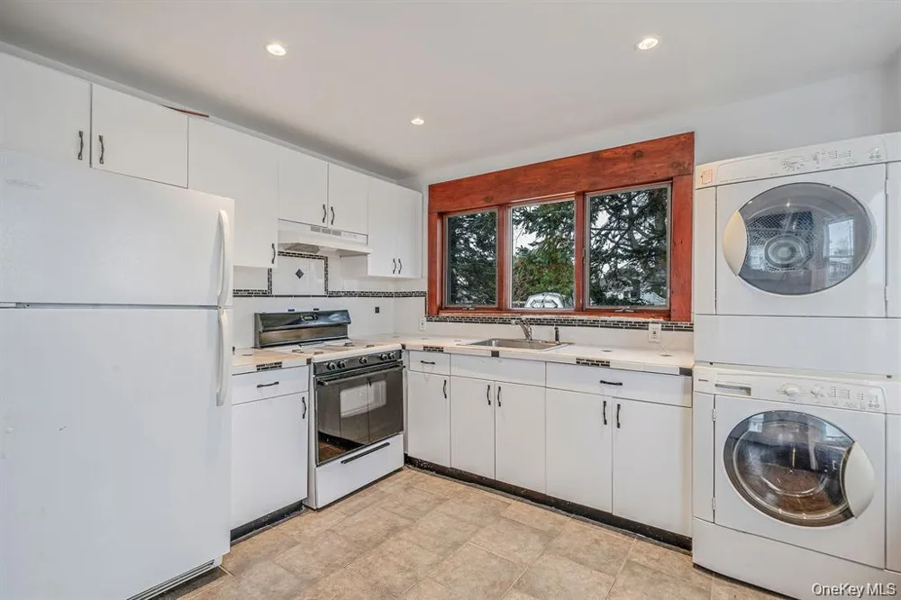 8 Eastern  concourse Amityville, NY 11701
