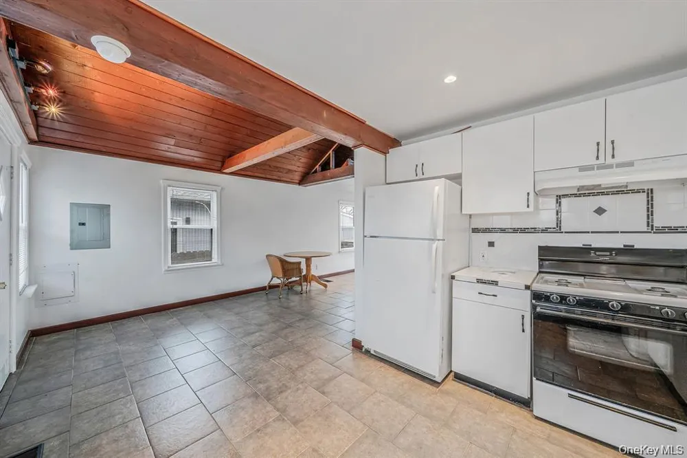 8 Eastern  concourse Amityville, NY 11701