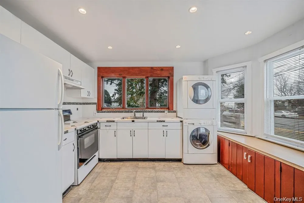 8 Eastern  concourse Amityville, NY 11701