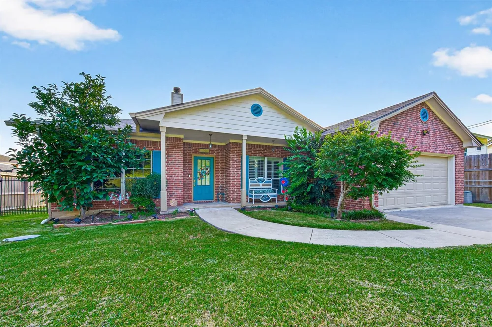 200 Little Dove Livingston, TX 77351