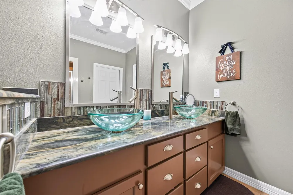 200 Little Dove Livingston, TX 77351