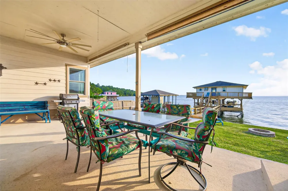200 Little Dove Livingston, TX 77351