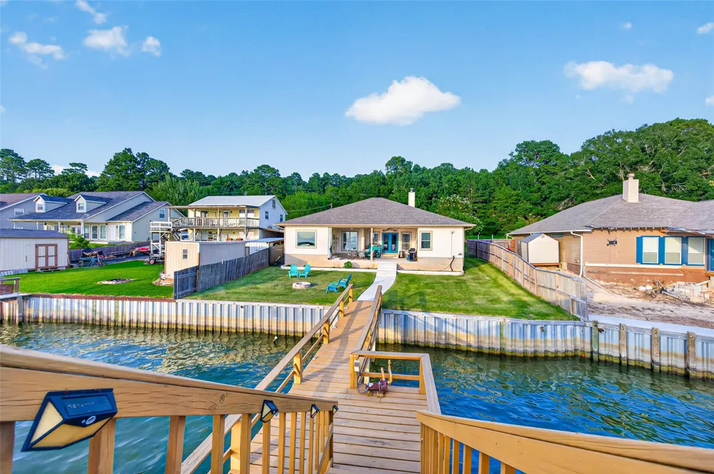 200 Little Dove Livingston, TX 77351