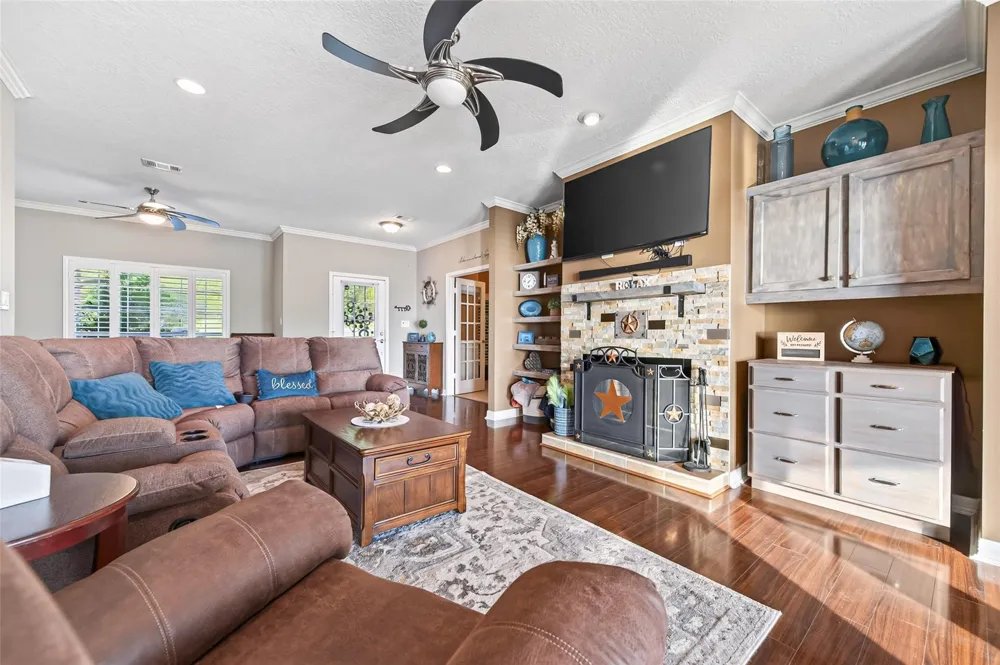 200 Little Dove Livingston, TX 77351