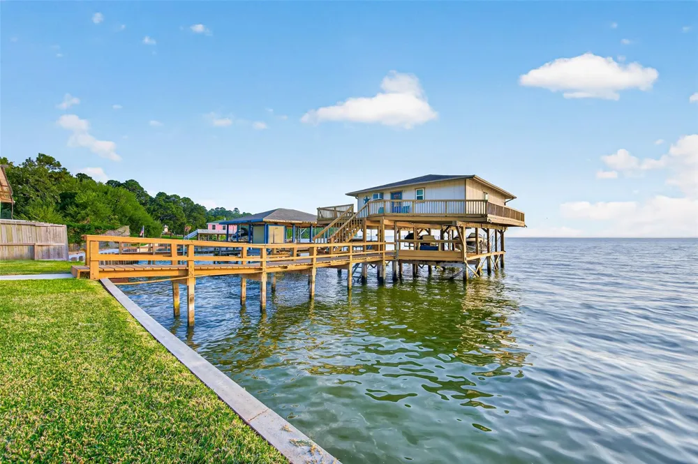 200 Little Dove Livingston, TX 77351